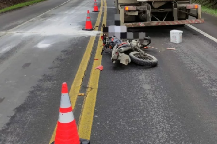 Acidente fatal na BR-470: motociclista morre em colisão traseira