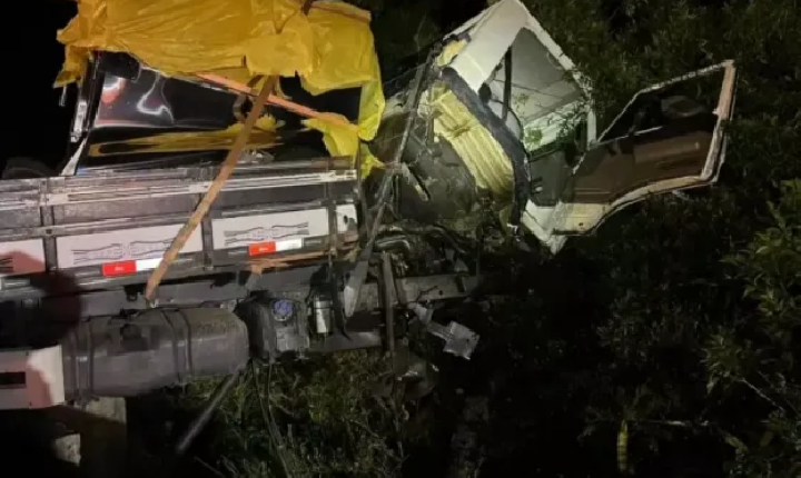 Caminhão sem freios quase despenca na Serra do Rio do Rastro: “nasceu de novo”