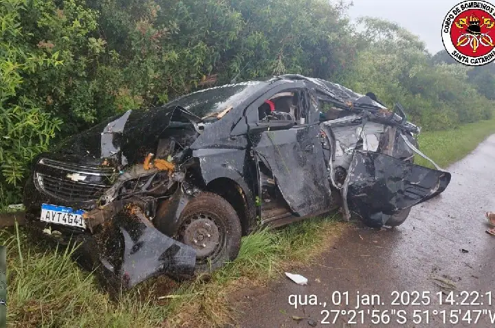 Capotamento na BR-282 em Campos Novos deixa quatro feridos, uma em estado grave