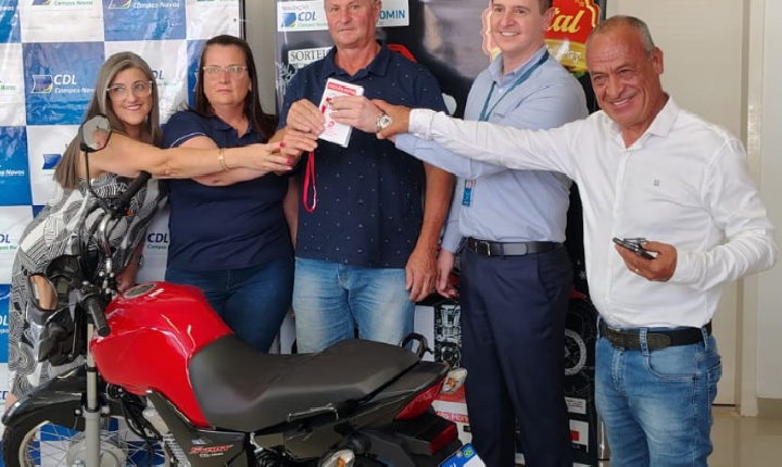 CDL entrega Moto Honda, Prêmio principal do ‘Natal Celeiro da Paz’