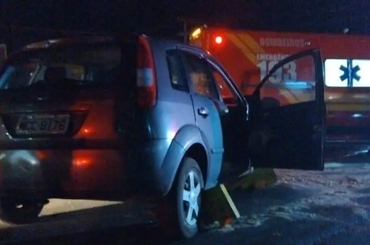 Colisão entre carro e caminhão é registrada na BR-282 em Campos Novos