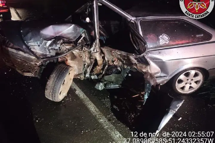 Colisão entre carro e carreta deixa motorista gravemente ferido em Tangará