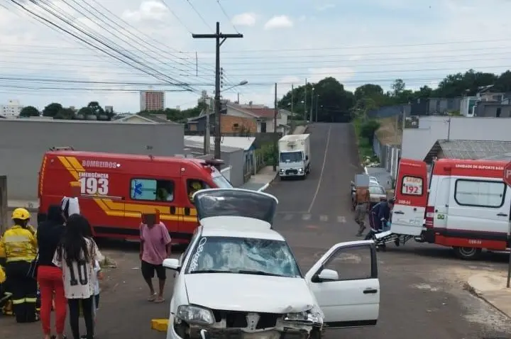 Colisão entre carro e moto deixa duas pessoas feridas em Campos Novos