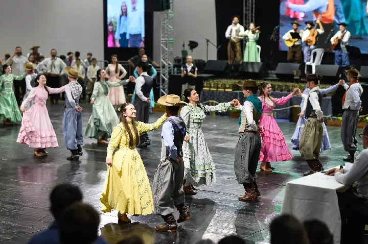 Conjunto Folclórico Celeiro da Tradição conquista seu lugar no pódio no maior evento do estado