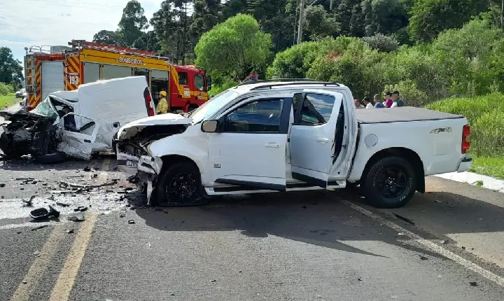 Grave acidente de trânsito deixa um morto e três feridos na BR-282, em Vargem