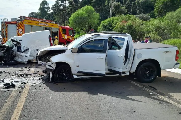 Grave acidente de trânsito deixa um morto e três feridos na BR-282, em Vargem