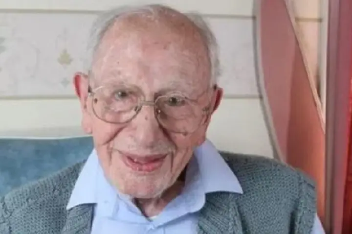 Morre aos 112 anos o homem mais velho do mundo, nascido no dia em que Titanic afundou