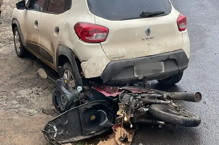 Motociclista é arrastada por carro após colisão em Joaçaba