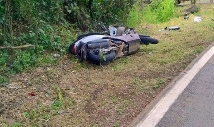 Motociclista morre em colisão com caminhão de leite no Oeste