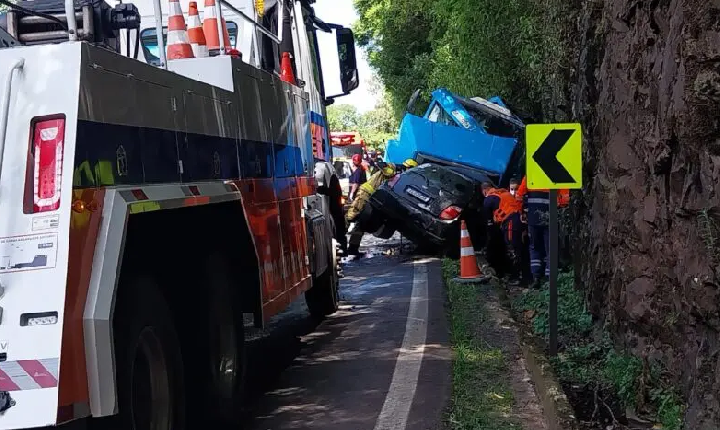 Motorista morre após colisão com caminhão-caçamba, na ERS-122, em Farroupilha