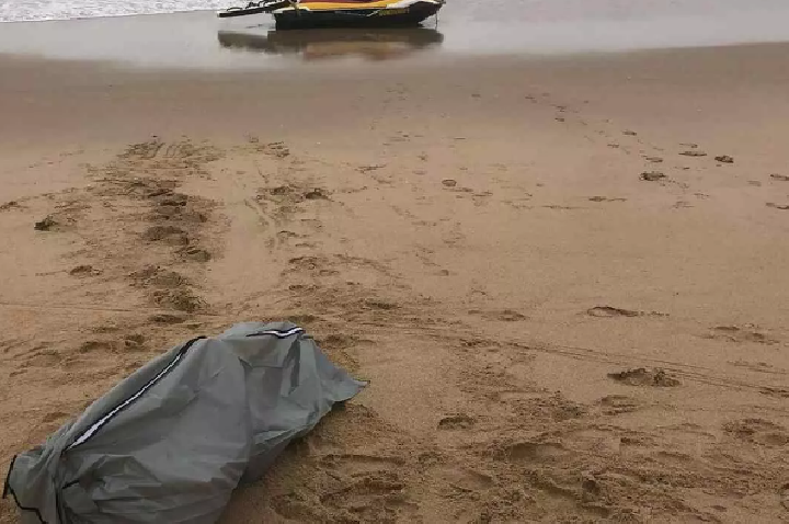 Pescador encontra corpo boiando no mar em Balneário Camboriú