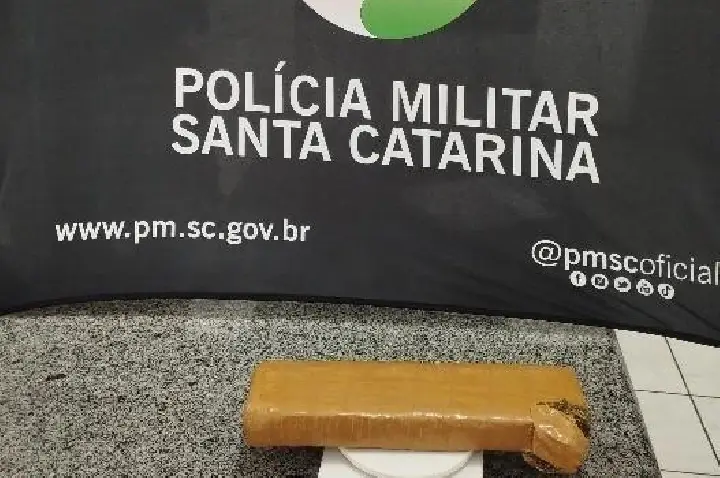 PM apreende quase um quilo de drogas em Campos Novos