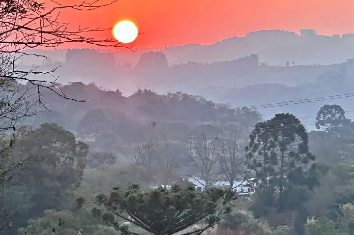 Primavera em SC terá temperaturas acima da média e chuva irregular, aponta meteorologia