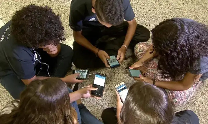 Projeto que restringe celular em escolas será sancionado nesta segunda-feira