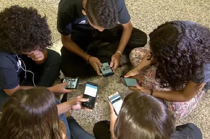 Projeto que restringe celular em escolas será sancionado nesta segunda-feira