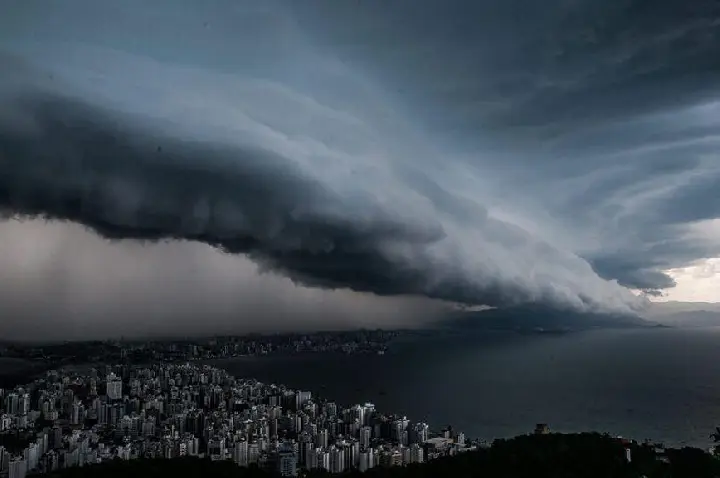 Restante da semana segue com chance de chuva e temporais em SC