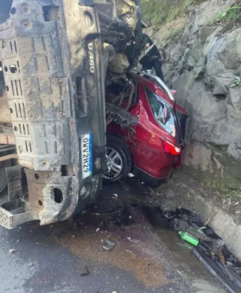 Acidente envolve cinco veículos e interdita BR-116 em Santa Cecília