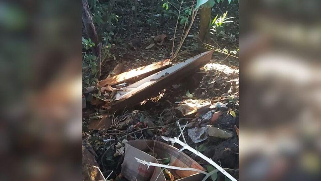 Caixão é encontrado jogado do lado de fora de cemitério em cidade de SC