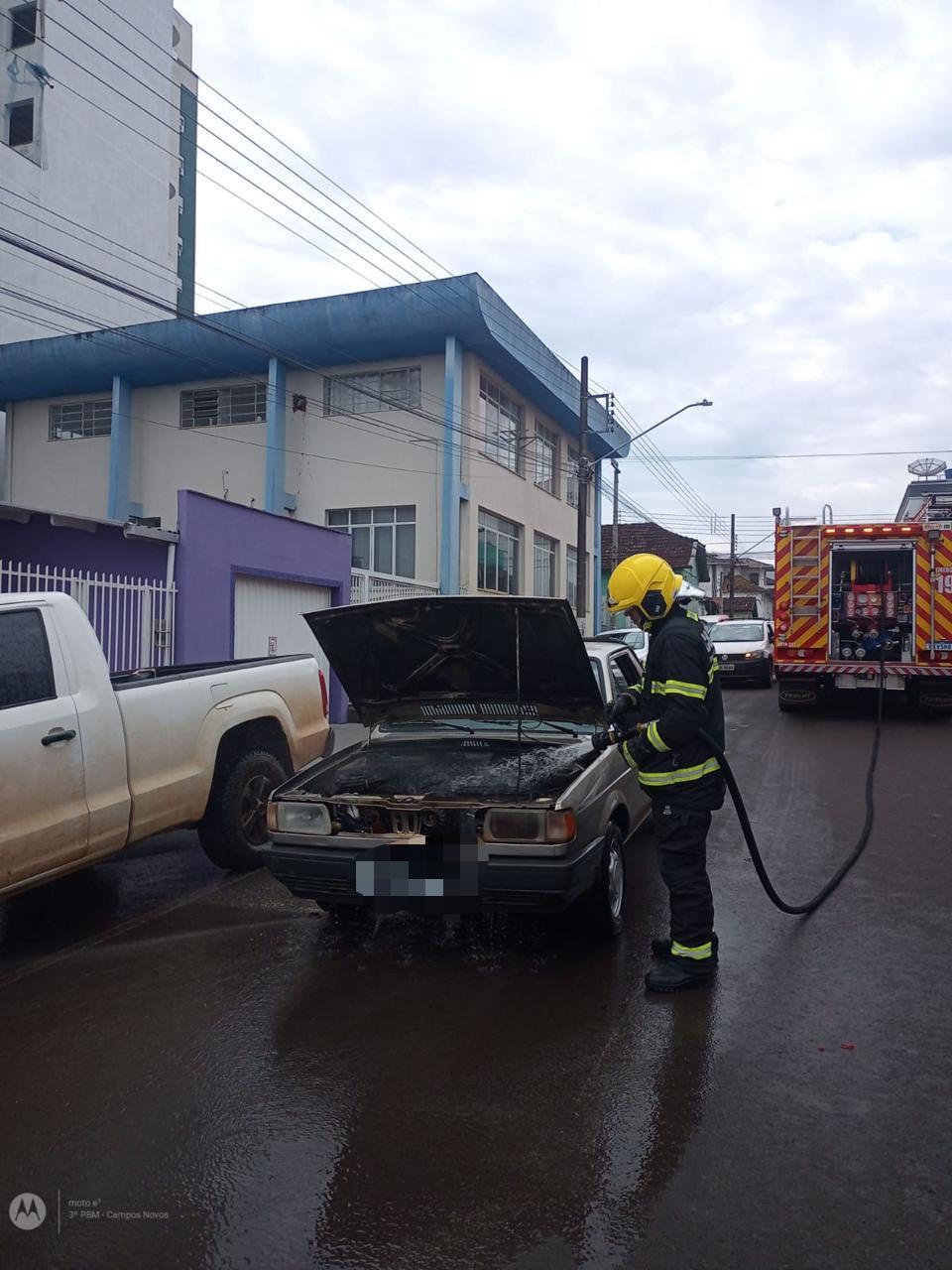 Incêndio em veículo é registrado em Campos Novos.