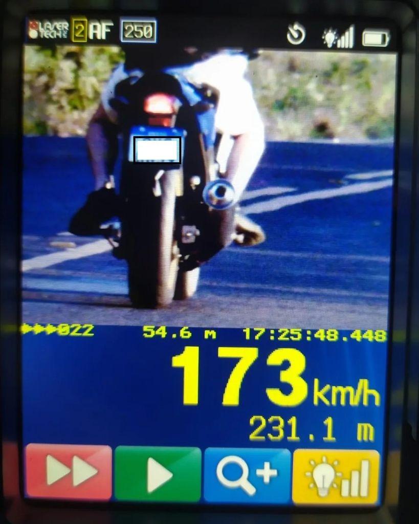 Motociclista é flagrado a mais de 170 km/h em rodovia do Oeste catarinense