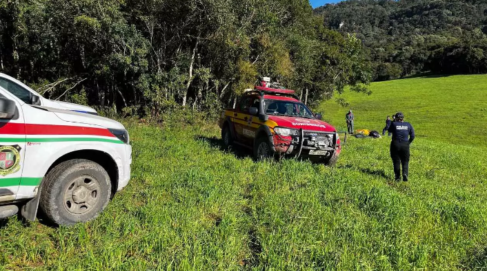 URGENTE: homem sofre acidente de parapente e não resiste a queda, em Lages