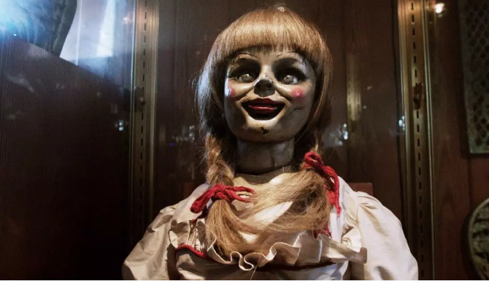 Boneca Annabelle original é destruída em incêndio na exposição da Warner Bros