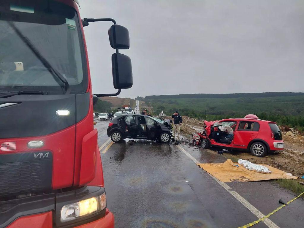 Morre terceira vítima de colisão frontal entre dois carros na BR-282