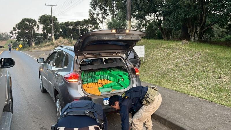 Motorista é flagrado transportando mais de 600 kg de maconha