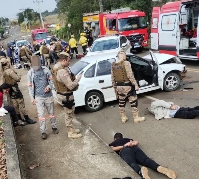 Perseguição policial a veículo furtado termina em acidente em Joaçaba