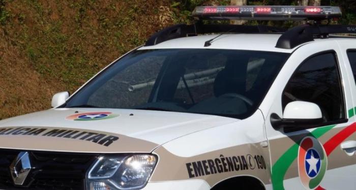 Polícia Militar apreende drogas durante abordagem a jovem em Campos Novos