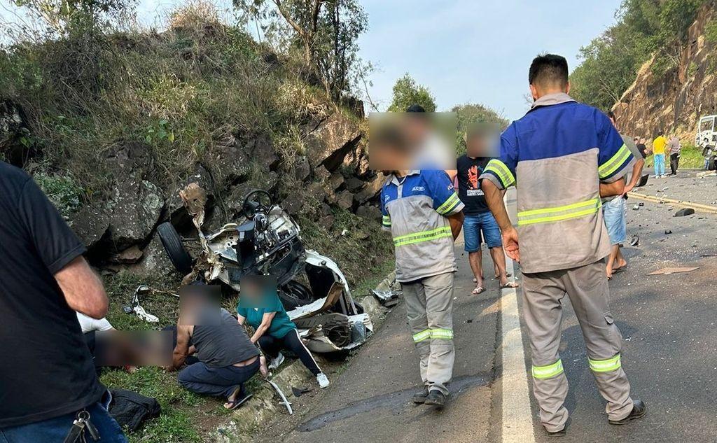 Bombeiros divulgam informações sobre grave acidente com várias vítimas na BR-282