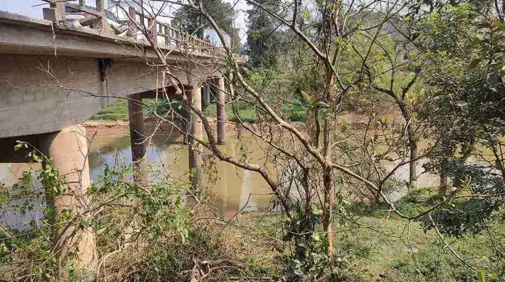 Corpo de motorista é encontrado após caminhonete cair em rio no Vale do Itajaí