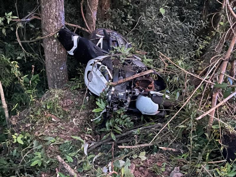 Motociclista morre após colisão contra árvores na BR-153