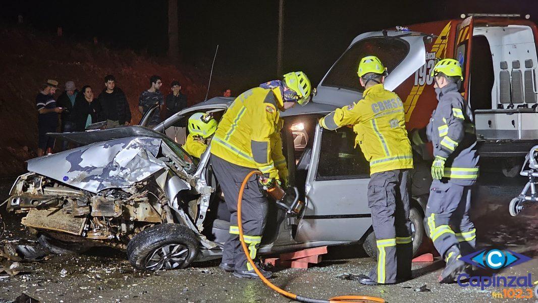 Motorista fica encarcerada após colisão entre veículos na SC-150 em Capinzal