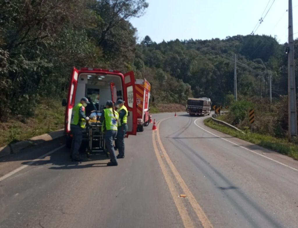 Mulher fica ferida em capotamento na SC-135