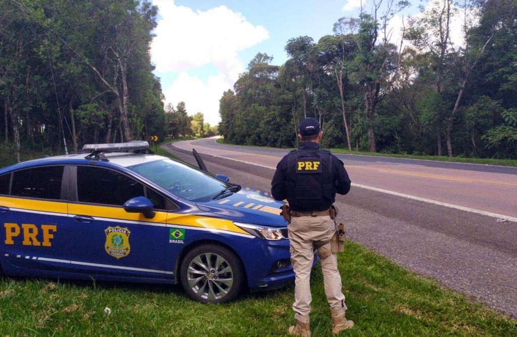 PRF prende homem com mandado ativo por posse de arma restrita em Joaçaba