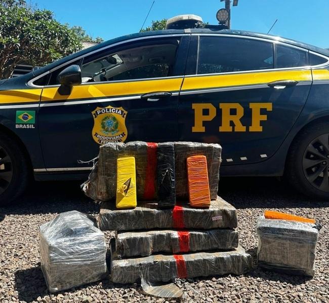 Dupla é presa transportando quase 70 kg de maconha