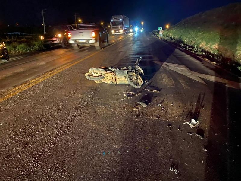 Motociclista é socorrido em estado grave após colisão na BR-282