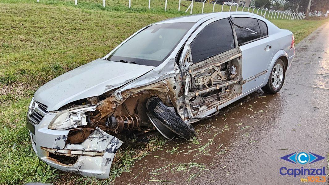 Motorista cochila ao volante e colide com caminhão na SC-467, em Zortéa