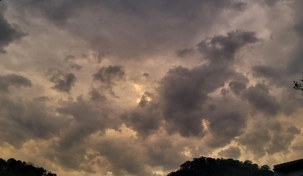 Muito calor, chuva e temporais: veja a previsão do tempo para esta semana em SC