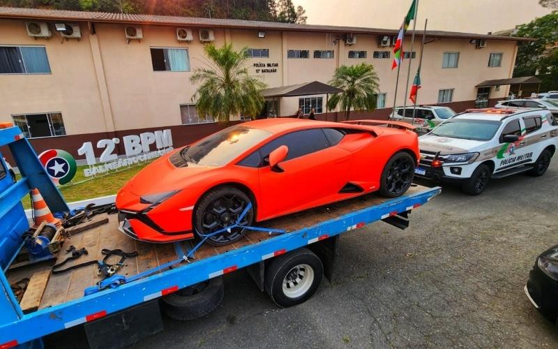 Polícia Militar apreende veículo de luxo em Santa Catarina