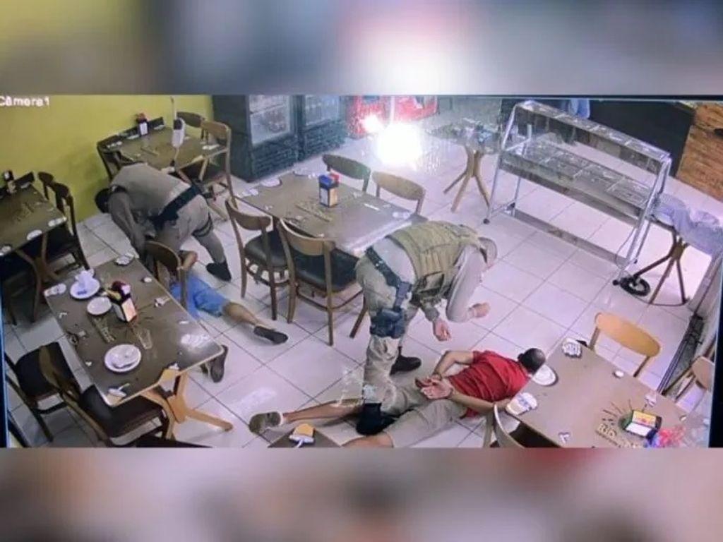 Policiais de folga prendem dois homens em restaurante de Caçador