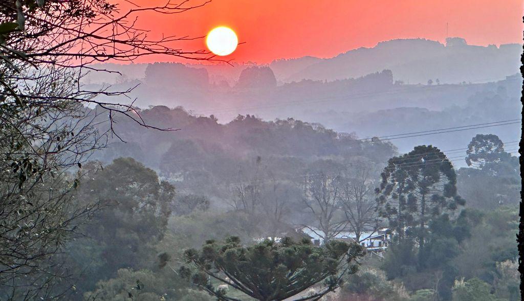 Primavera em SC terá temperaturas acima da média e chuva irregular, aponta meteorologia