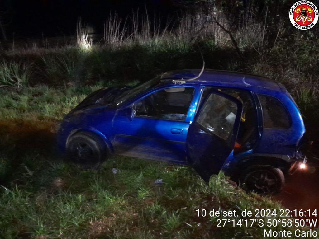 Veículo capota em Monte Carlos, mas ninguém é encontrado no local