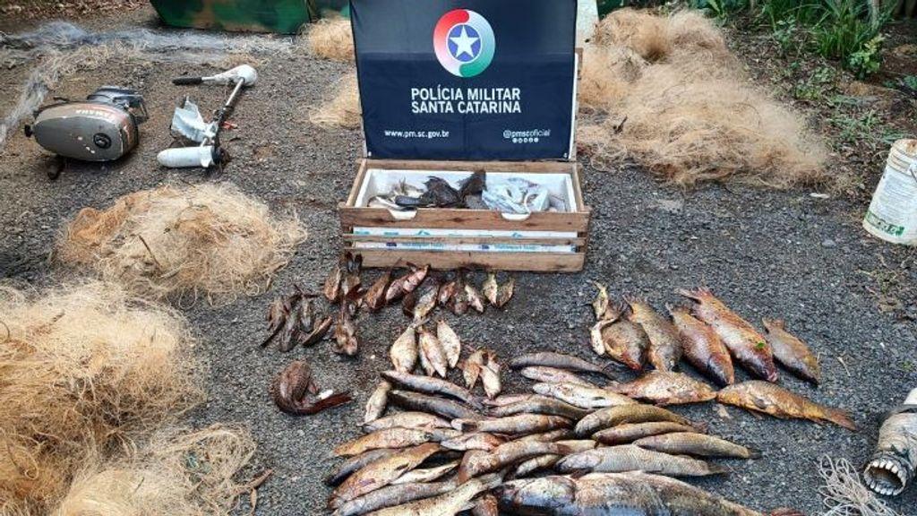 Acampamento de pesca ilegal é flagrado em período de defeso em Vargem