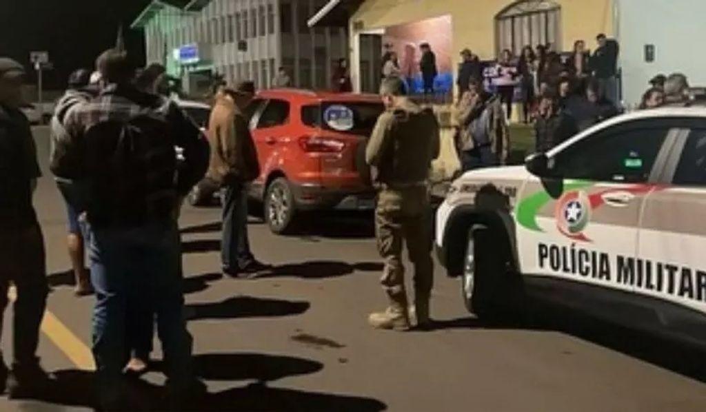 Candidato a vice-prefeito tem carro baleado durante campanha em SC