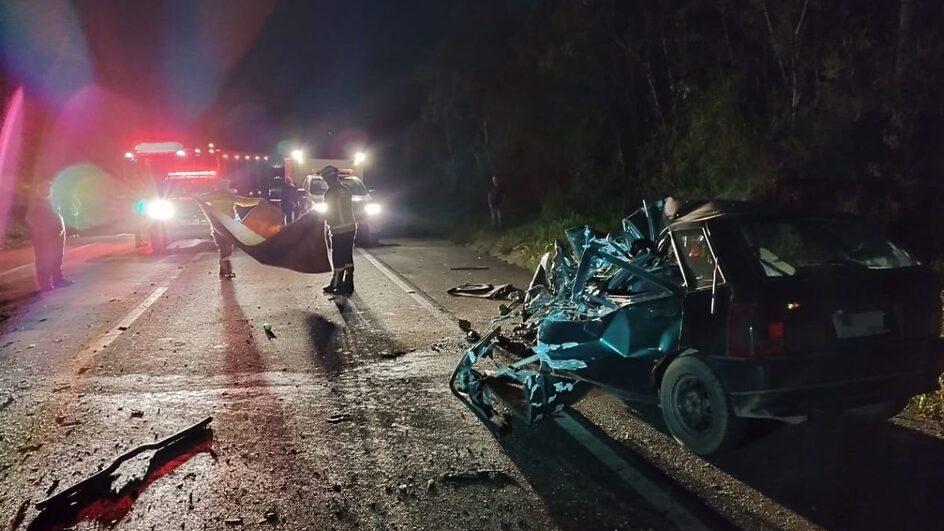 Carro fica destruído e motorista morre após acidente em rodovia de SC