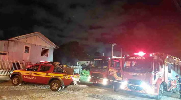 Idoso morre carbonizado em incêndio que destruiu casa em Lages