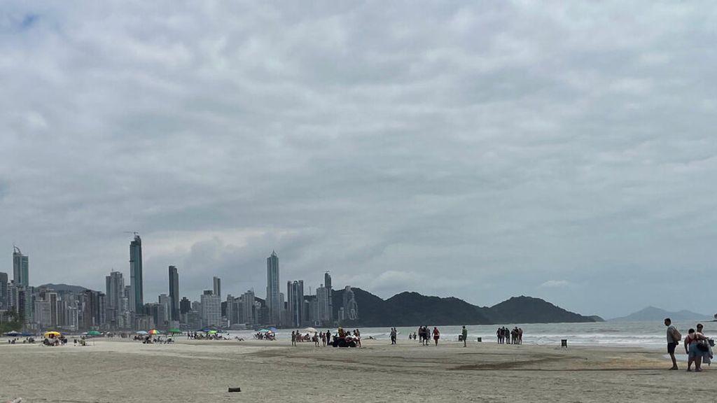 Lancha atropela duas pessoas e mata banhista em praia de Santa Catarina