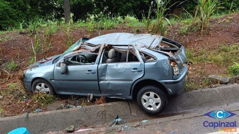 Motorista fica ferido após carro capotar na SC-150